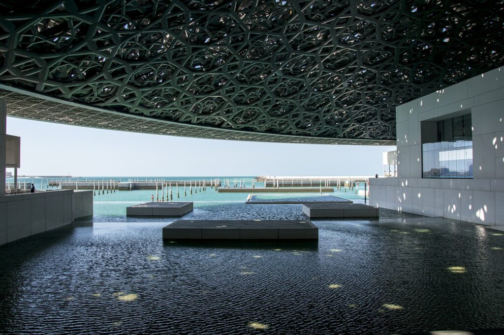 Louvre Abu Dhabi: Bridging Cultures Through Art – A Journey into the Heart of Global Creativity